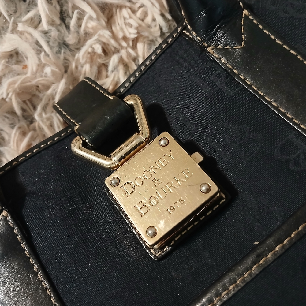 Dooney And Bourke Bag Classic - Picture 9 of 15